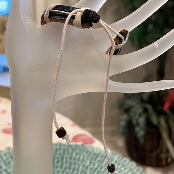 Leather Rope Tribal Elephant Bracelet. Unisex, expands to fit most wrists. Black - Picture 3 of 6